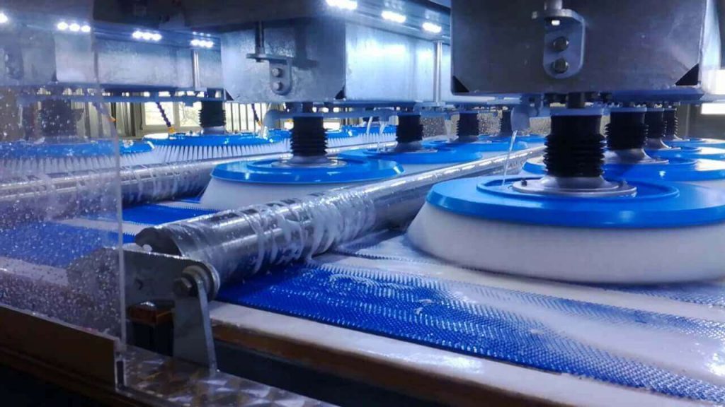 Antalya halı yıkama fırçalama sistemi